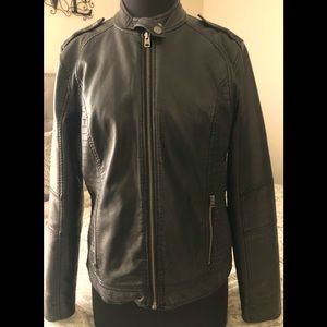 Hollister faux leather jacket Large 😎🤙💖